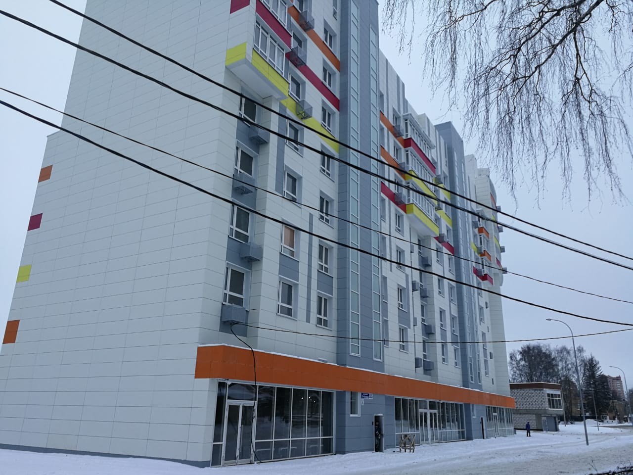 Вентилируемые фасады из композитных цветных панелей в ЖК Соболевка